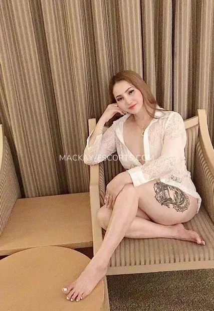 Mackay escorts Åsa — 2