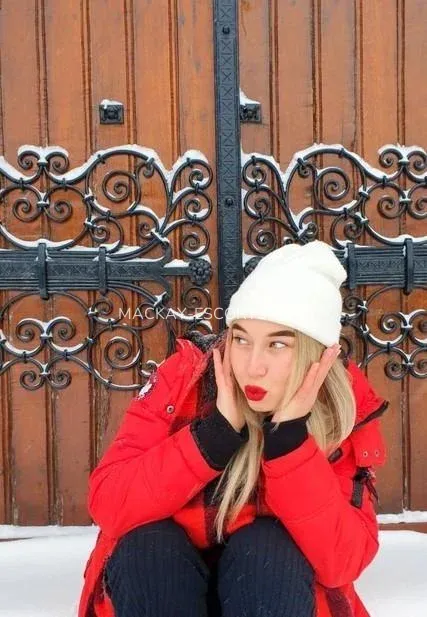 Mackay escorts Jillian — 1