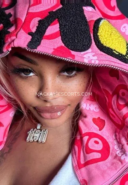 Mackay escorts Susanne — 7