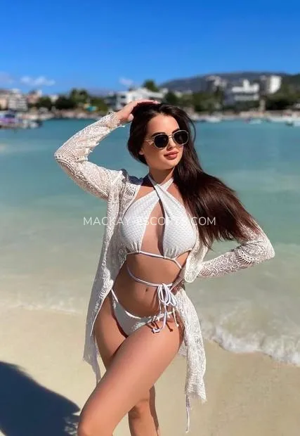 Mackay escorts Josefin