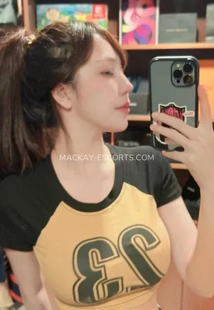 Mackay escorts Susanne — 1