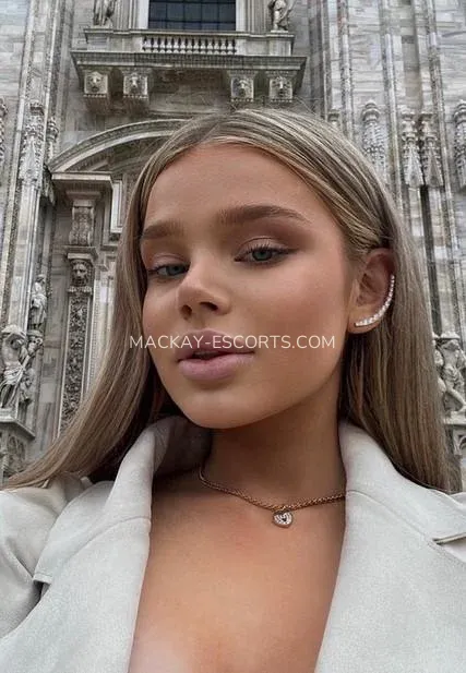 Mackay escorts Viktoria — 4