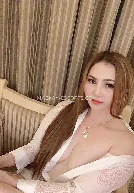 Mackay escorts Åsa — 1