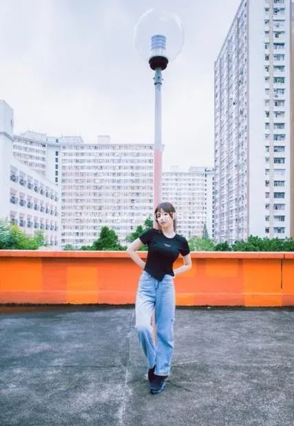 Mackay escorts Johanna — 1