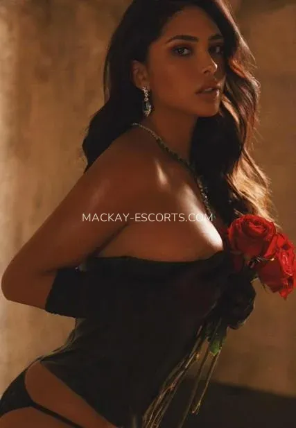 Mackay escorts Naomi — 4