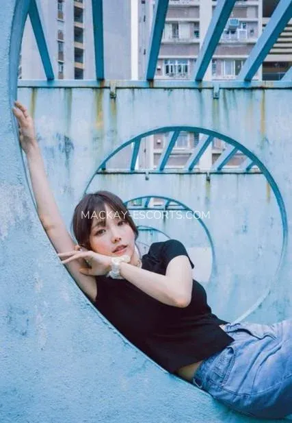 Mackay escorts Johanna — 5