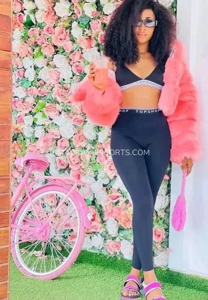 Mackay escorts Liliana — 3