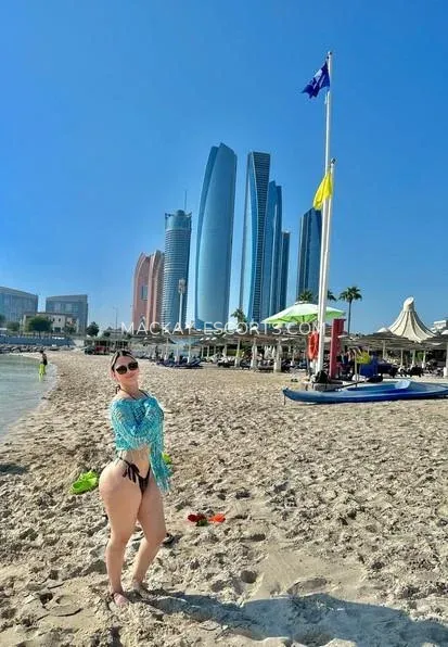 Mackay escorts Ulla — 3