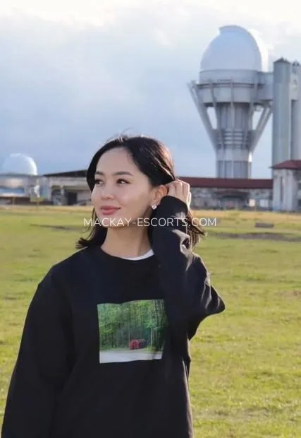 Mackay escorts Courtney — 2