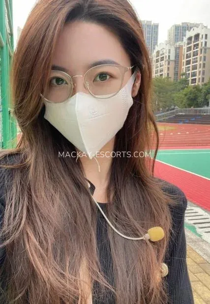 Mackay escorts Macy — 1