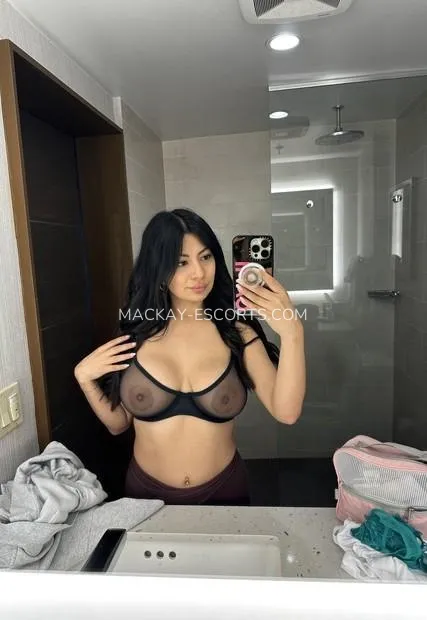 Mackay escorts Hanna — 2
