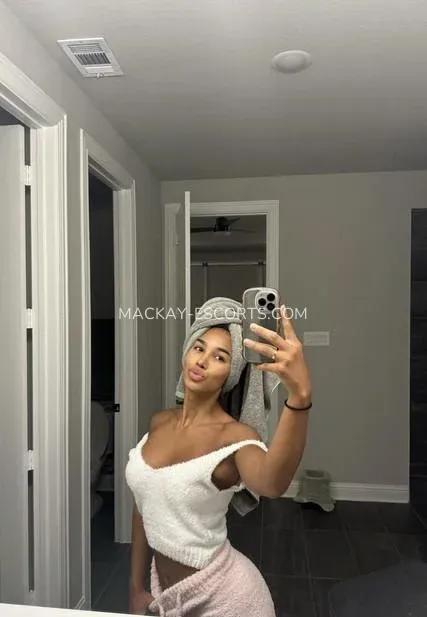 Mackay escorts Karolina — 7