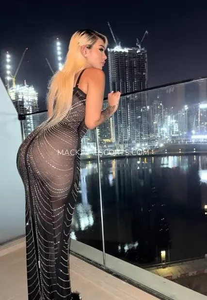 Mackay escorts Kira — 3