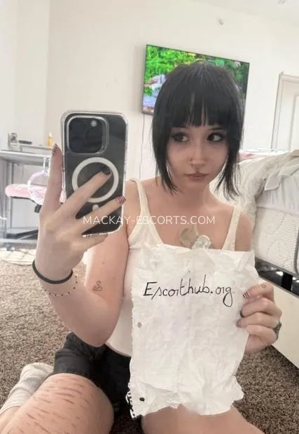 Mackay escorts Linda — 2