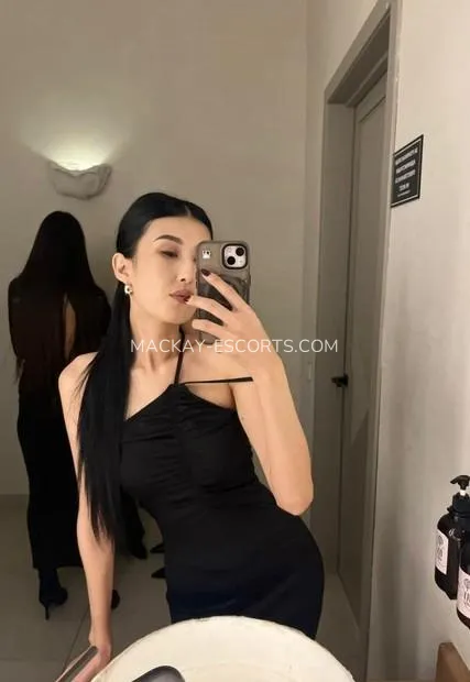 Mackay escorts Linnéa — 2