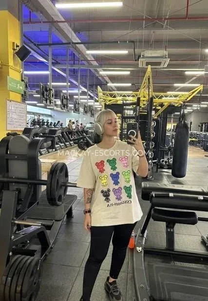 Mackay escorts Iliane — 4