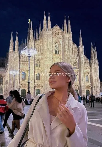 Mackay escorts Viktoria — 3