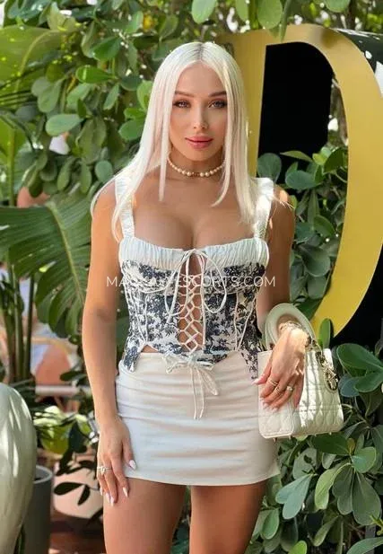 Mackay escorts Simona — 4