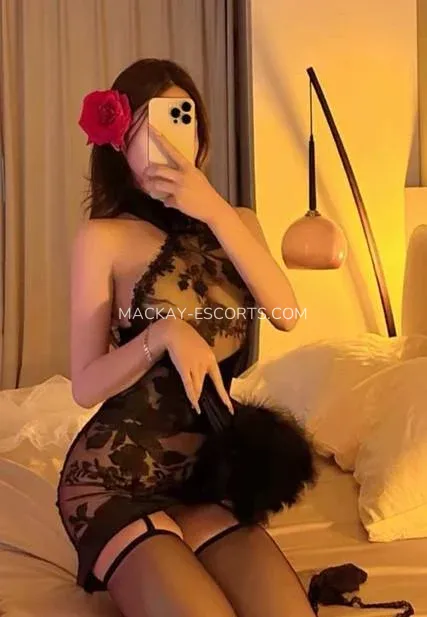 Mackay escorts Linnéa — 1