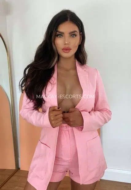 Mackay escorts Isabelle — 5