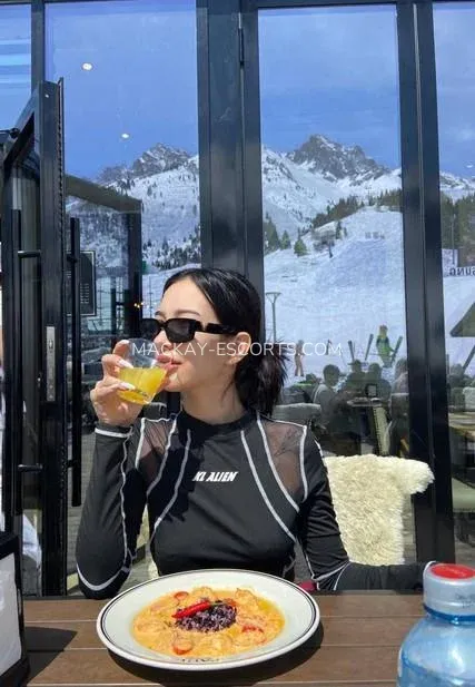 Mackay escorts Arianna — 6