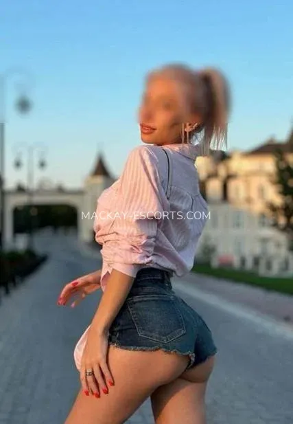 Mackay escorts Viktoria — 4