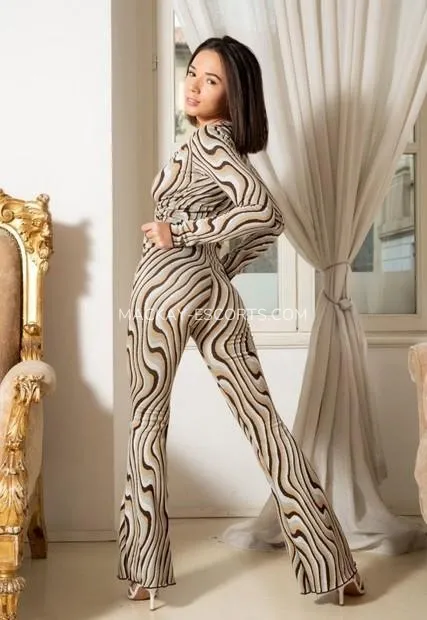 Mackay escorts Julianna — 2