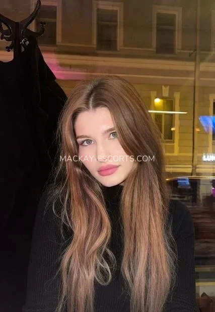 Mackay escorts Naomi — 7