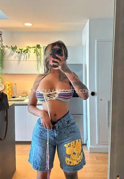Mackay escorts Susanne — 8