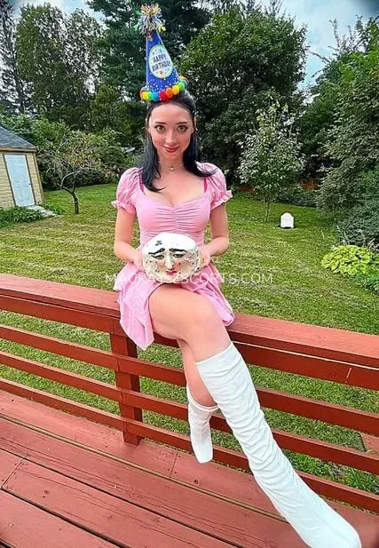 Mackay escorts Emilia — 5