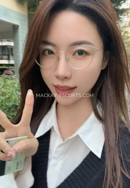 Mackay escorts Macy — 2