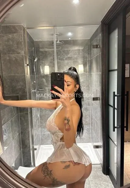 Mackay escorts Kate — 4