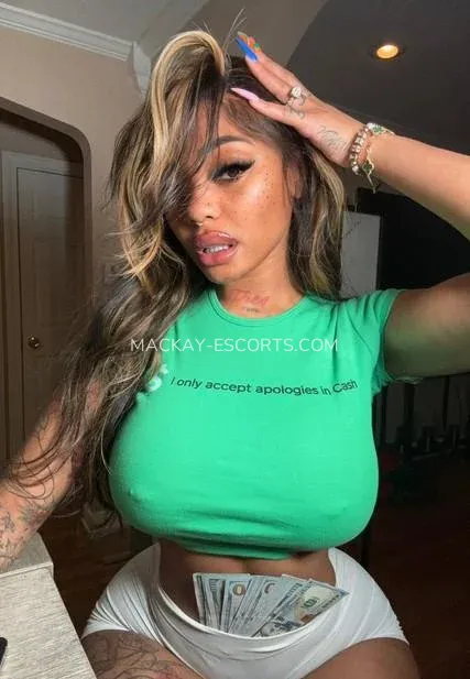 Mackay escorts Susanne — 4