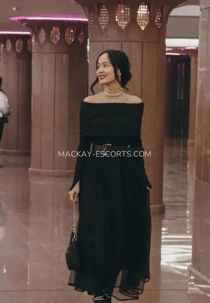 Mackay escorts Courtney — 3