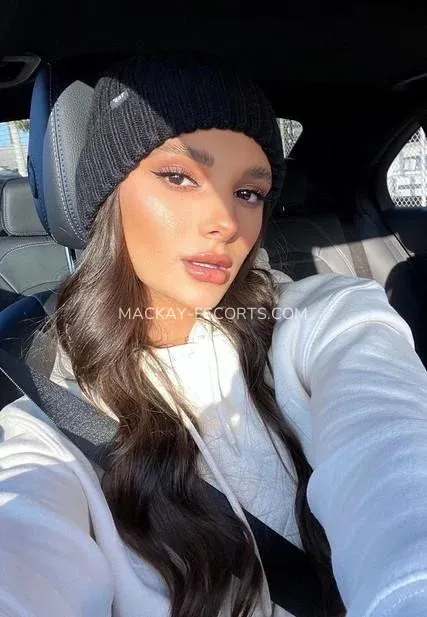 Mackay escorts Linnéa — 7