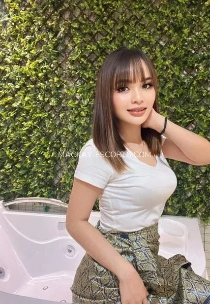 Mackay escorts Daisy — 3