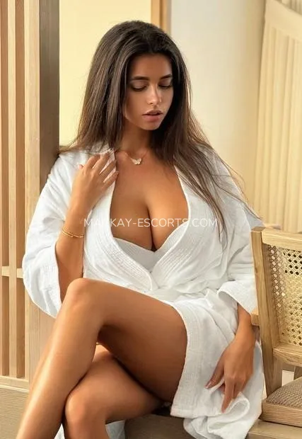 Mackay escorts Johanna — 2