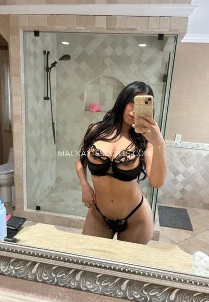 Mackay escorts Josefin — 4