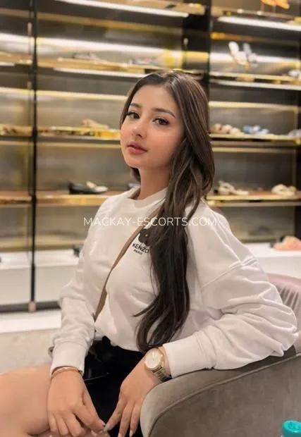Mackay escorts Hanna — 2